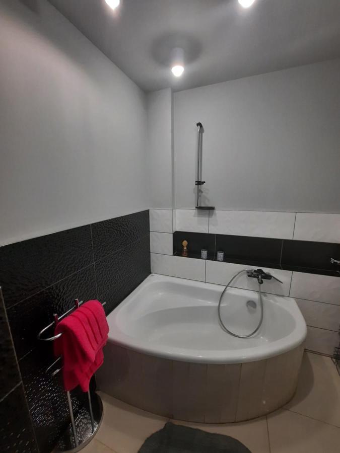 Apartament Zorzy Przy Instytucie Kardiologii Anin Apartment Varşovia Exterior foto