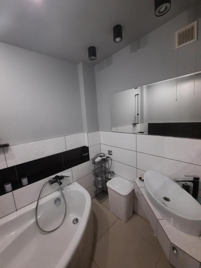Apartament Zorzy Przy Instytucie Kardiologii Anin Apartment Varşovia Exterior foto