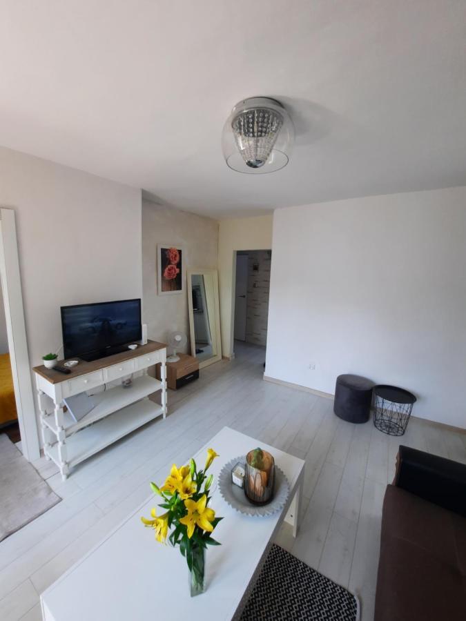 Apartament Zorzy Przy Instytucie Kardiologii Anin Apartment Varşovia Exterior foto